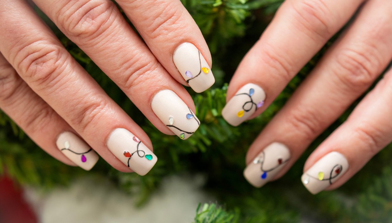 9 Trendy and Charming Holiday Nails Ideas You’ll Love This Season - 4