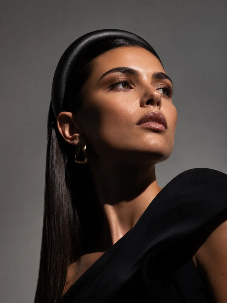11 Effortlessly Chic Headband Hairstyles to Elevate Your Look - 3